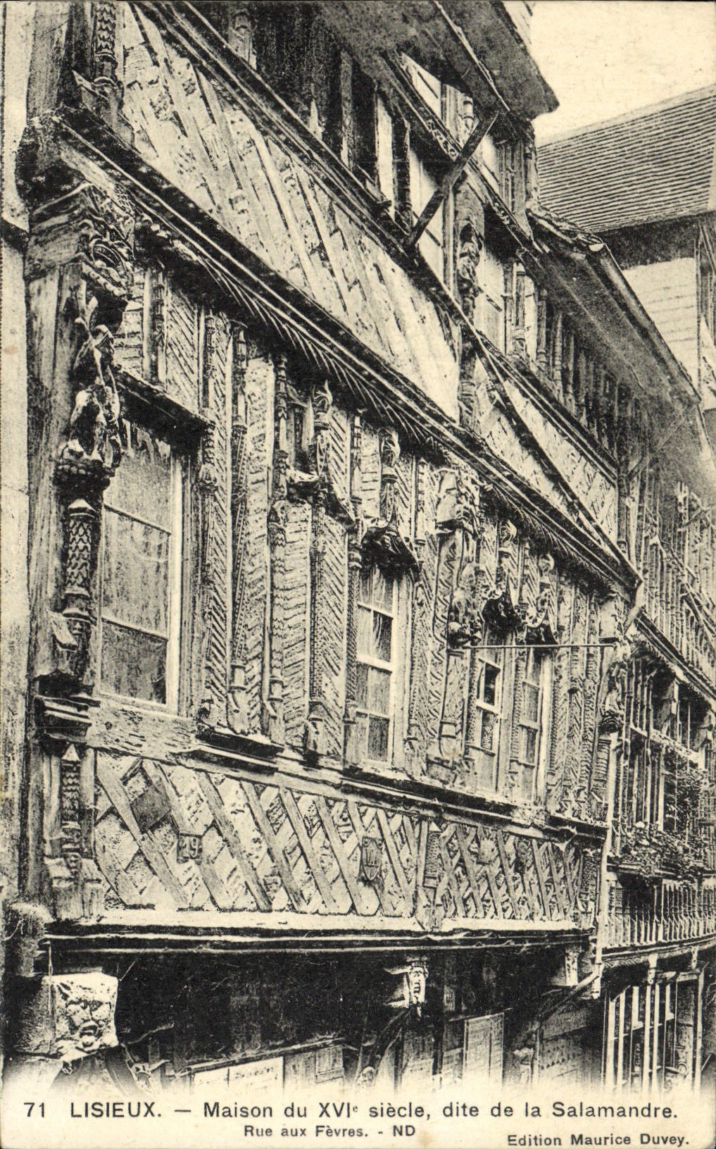 CPA Lisieux Maison du XVI e siecle dite de la Salamandre Rue aux Fevres