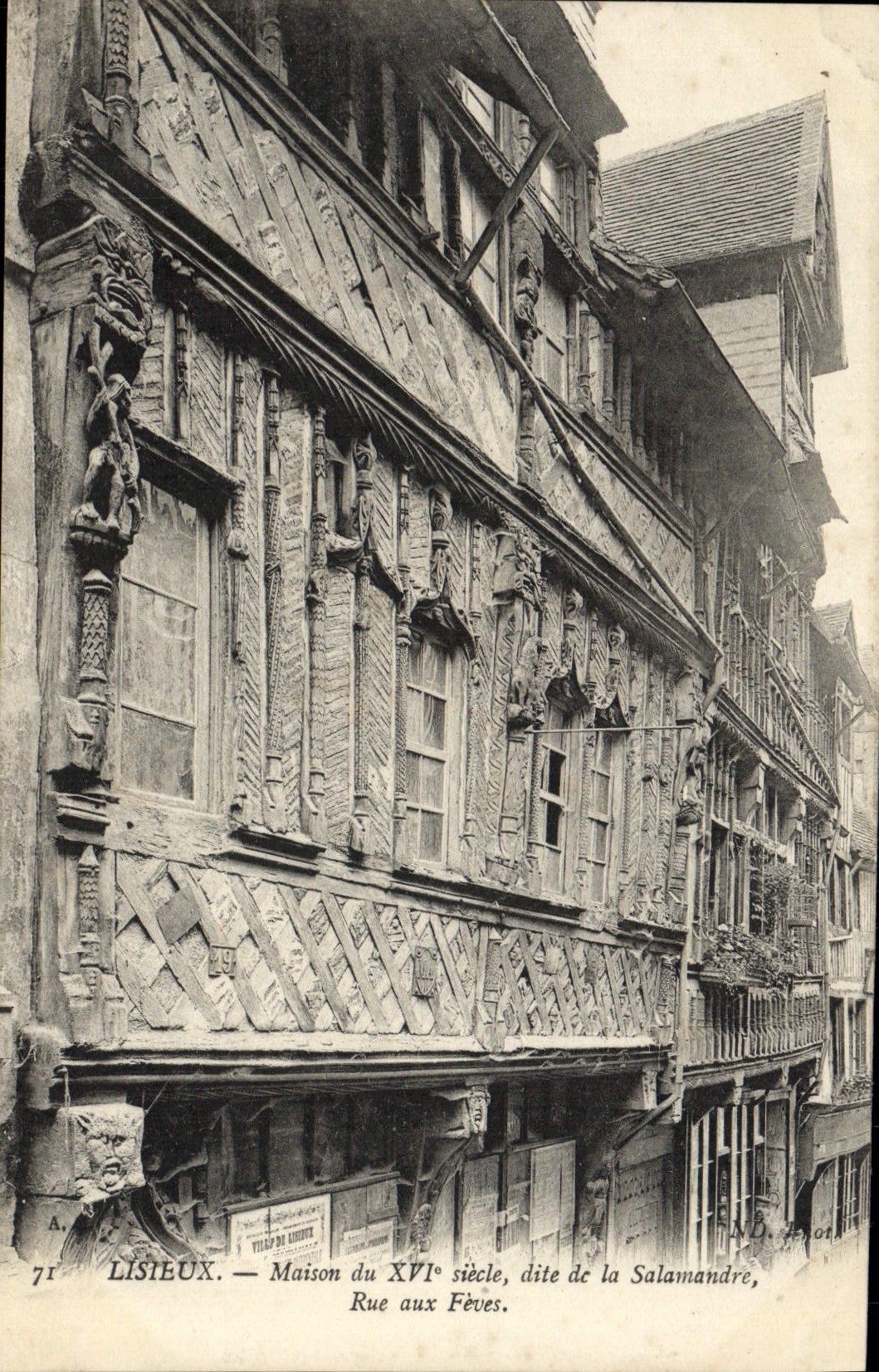 CPA Lisieux Maison du XVI e siecle dite de la Salamandre Rue aux Fevres