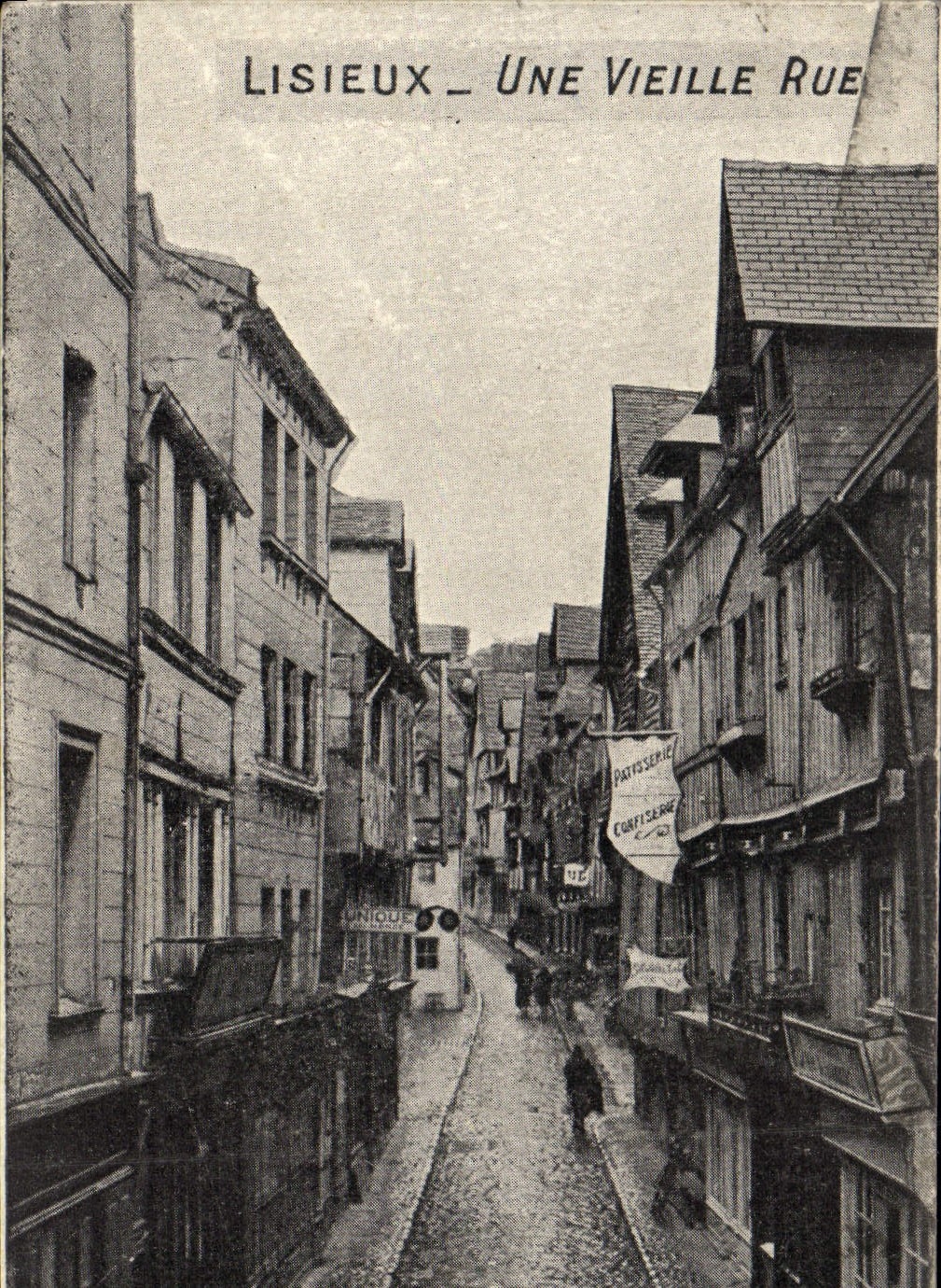 CPA Lisieux Une Vieille Rue 