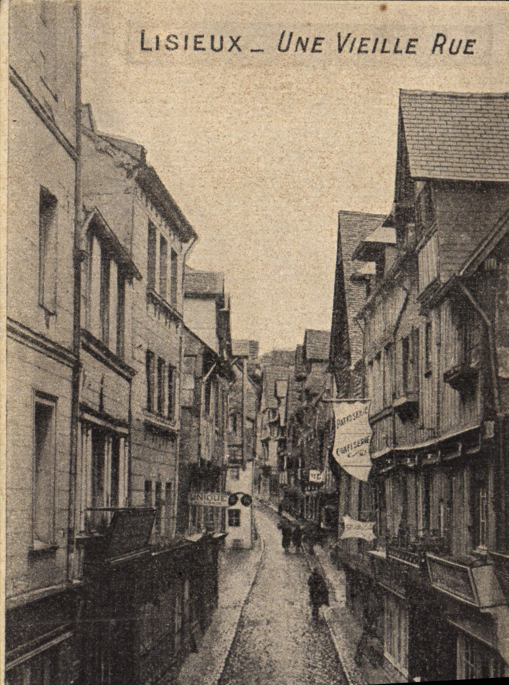 CPA Lisieux Une Vieille Rue 