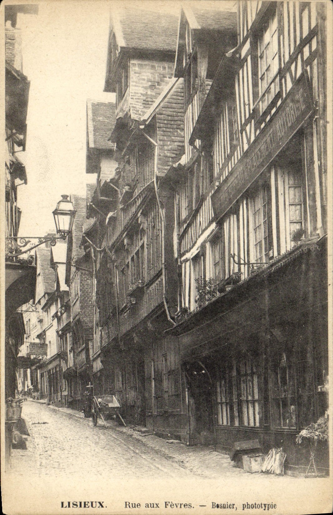 CPA Lisieux Rue aux Fevres 