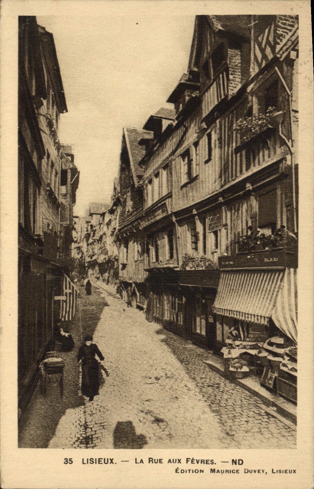 CPA Lisieux La Rue aux Fevres 