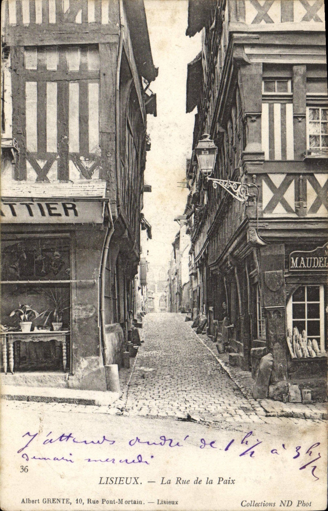 CPA Lisieux La Rue de la Paix 