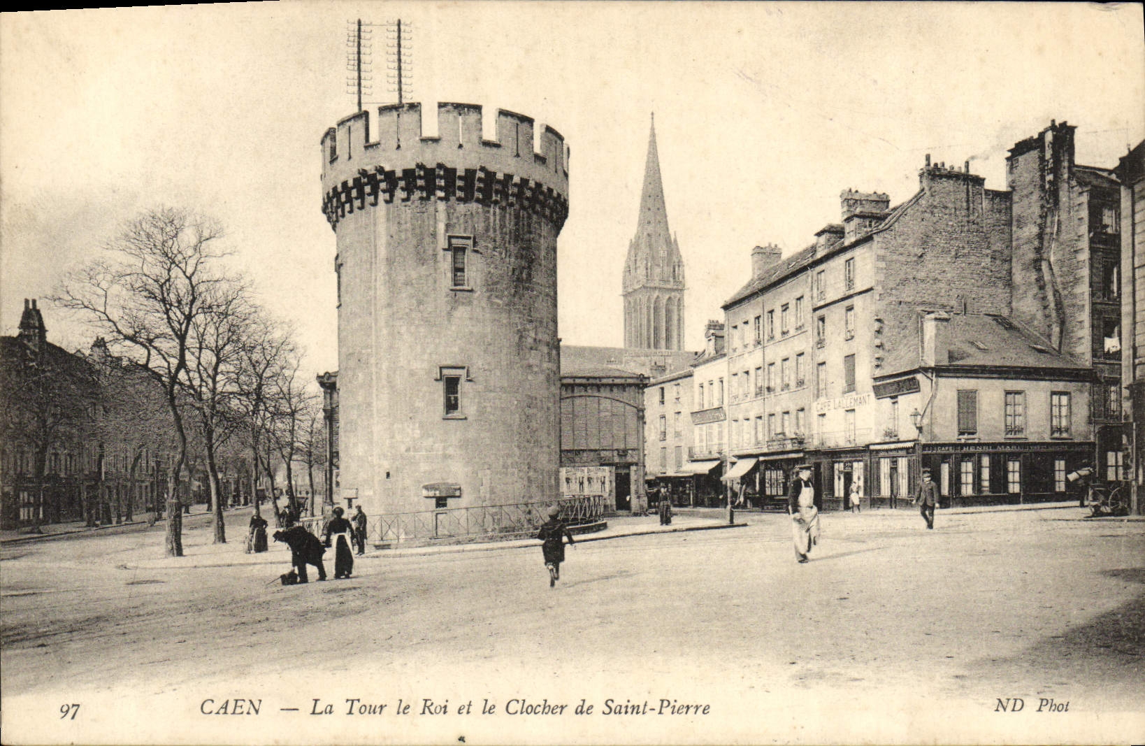 VINTAGE POSTCARD Caen the Tower the King and the Bell-tower of Saint Pierre