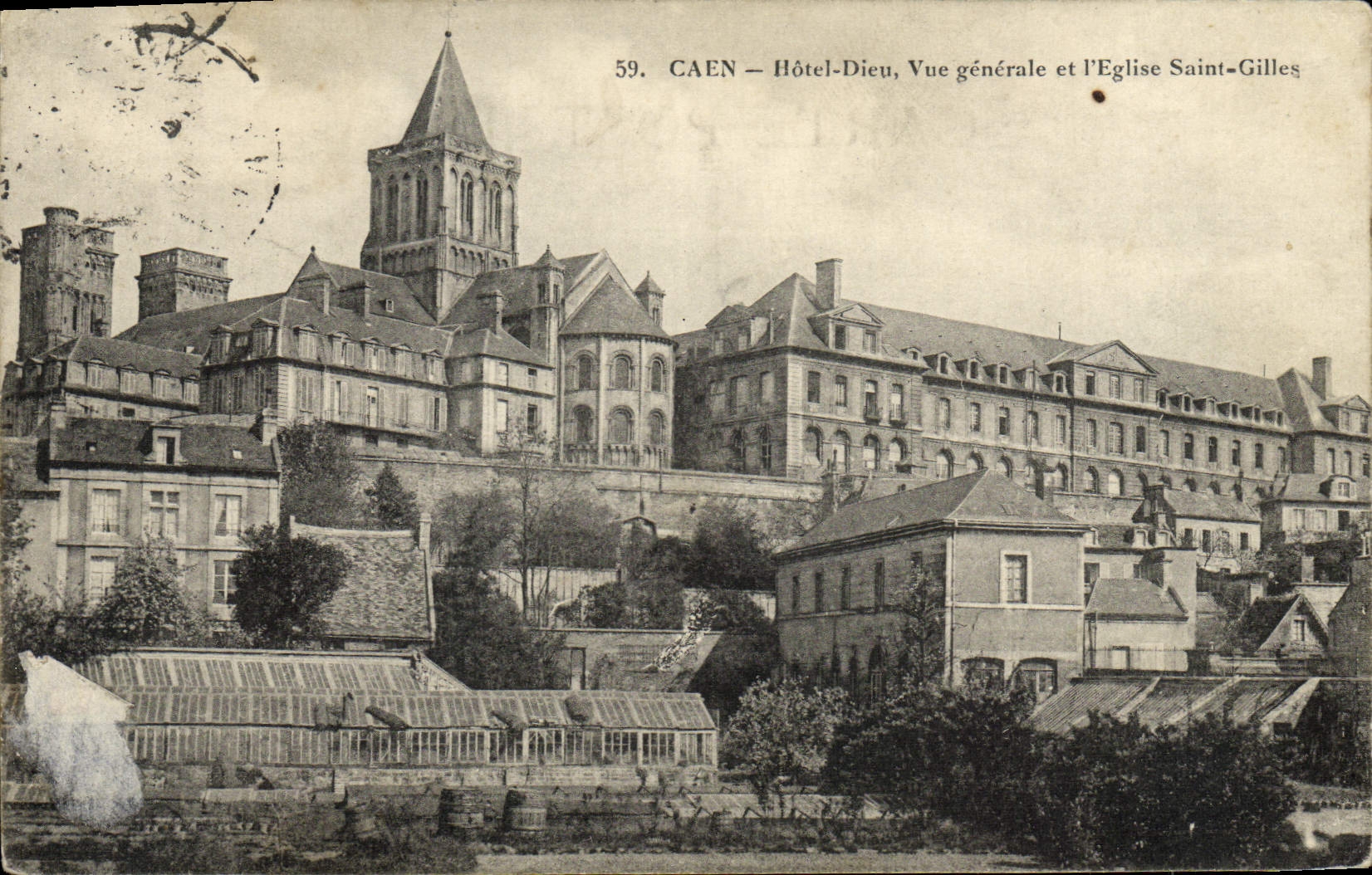 CPA Caen L'Hotel Dieu Vue generale et l'Eglise Saint Gilles 