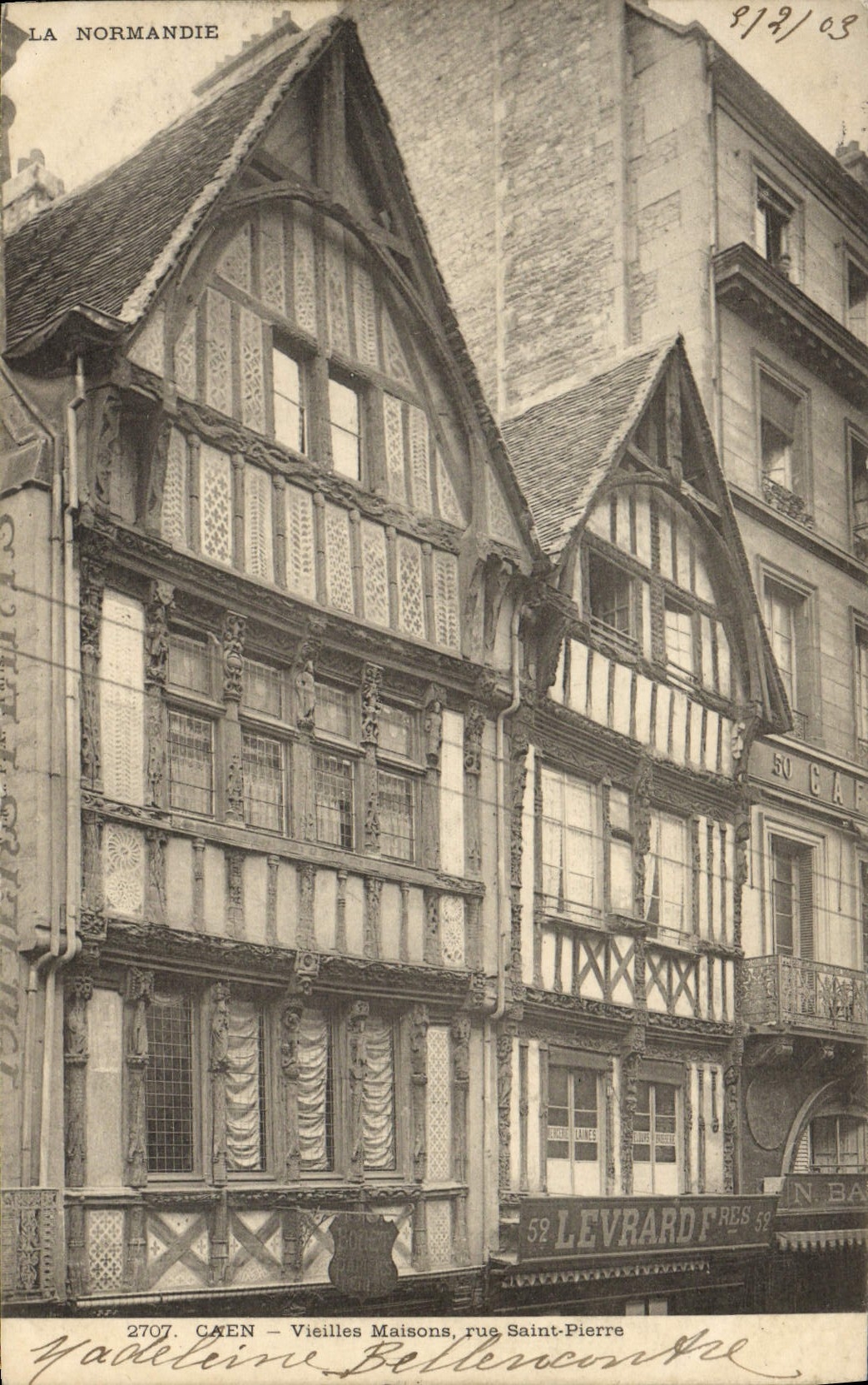 CPA Caen Vieilles Maisons rue Saint Pierre Levrard
