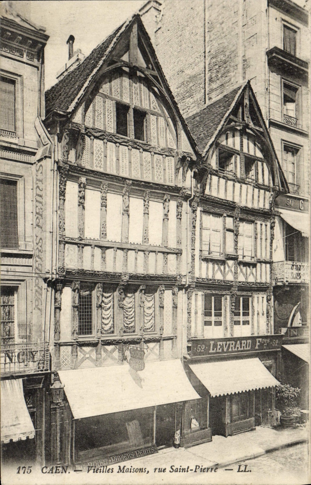 CPA Caen Vieilles Maisons rue Saint Pierre Levrard