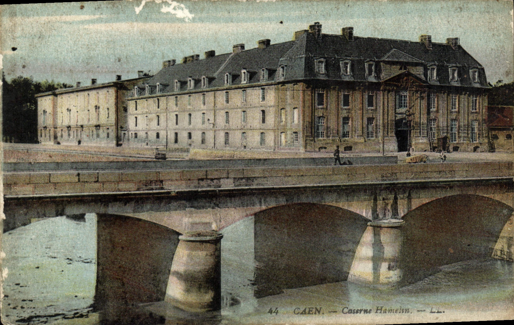 VINTAGE POSTCARD Caen Barracks Hamelin Militaria