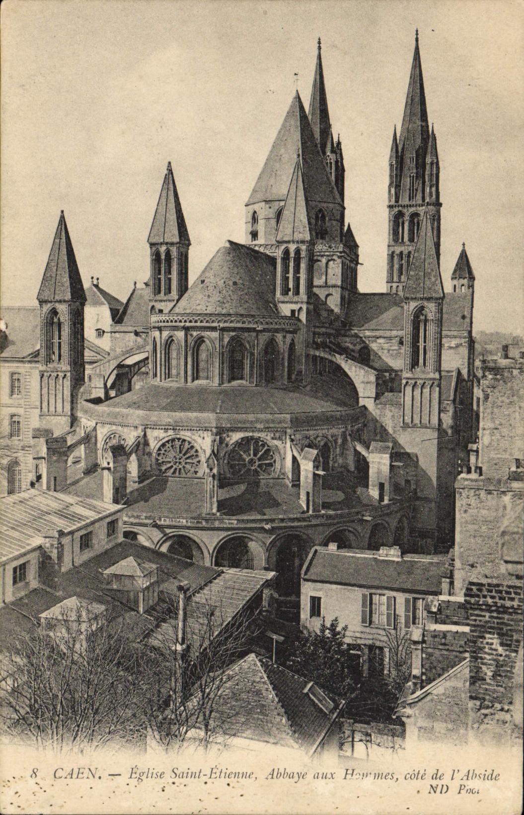 VINTAGE POSTCARD Caen Eglsie Saint Etienne Abbaye with the Men dimensions Apse