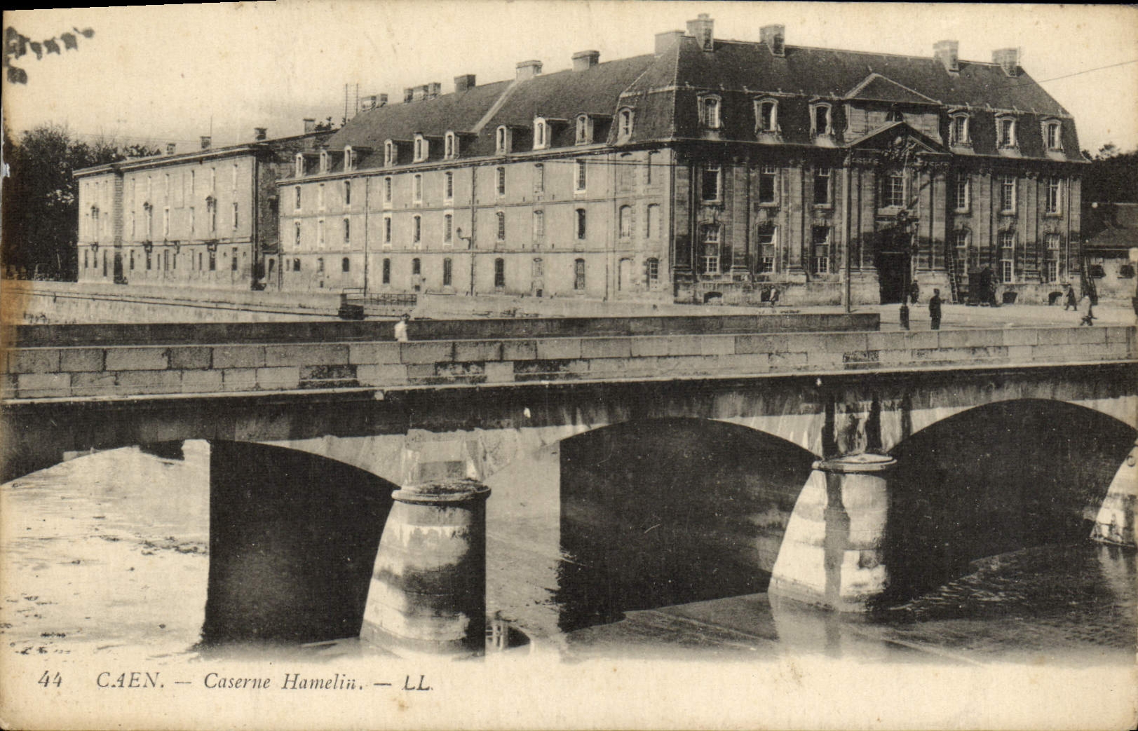 CPA Caen Caserne Hamelin Militaria 