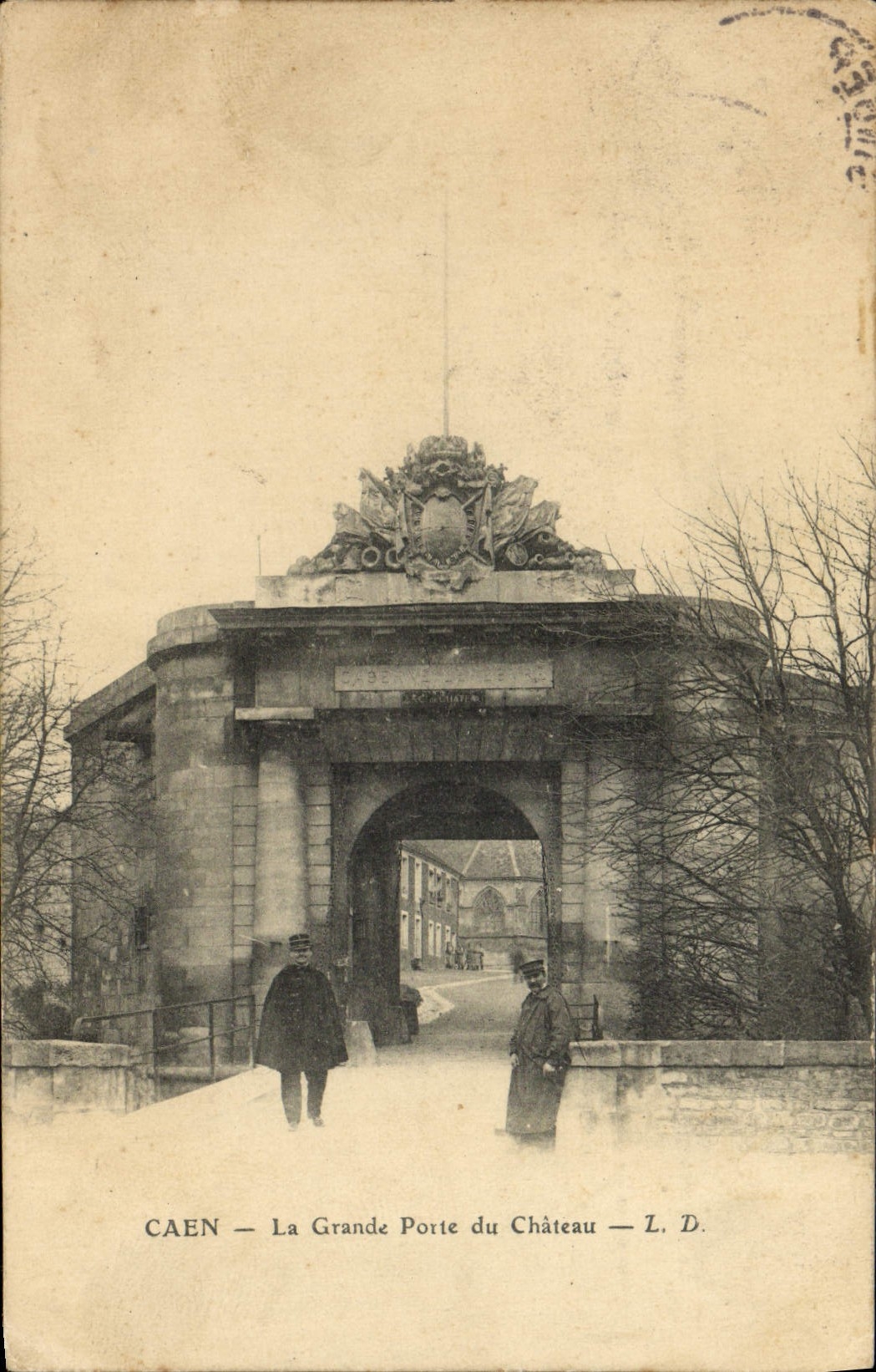 CPA Caen La Grande Porte du Chateau