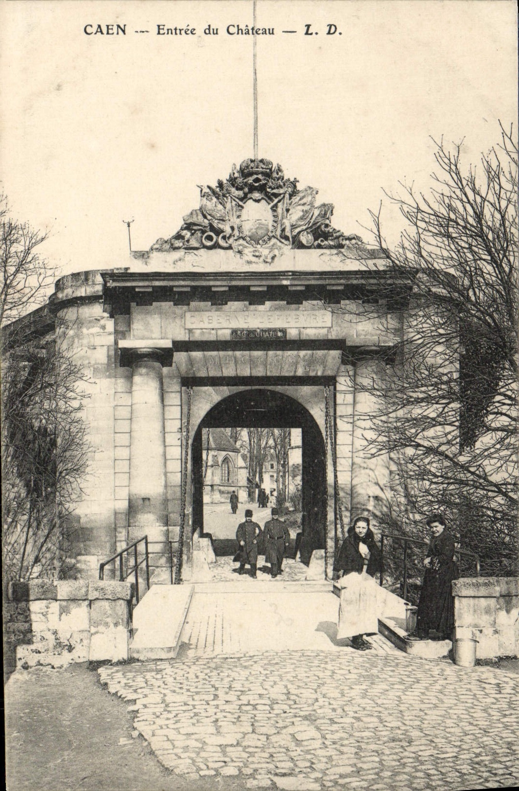 VINTAGE POSTCARD Caen Entered of the Castle