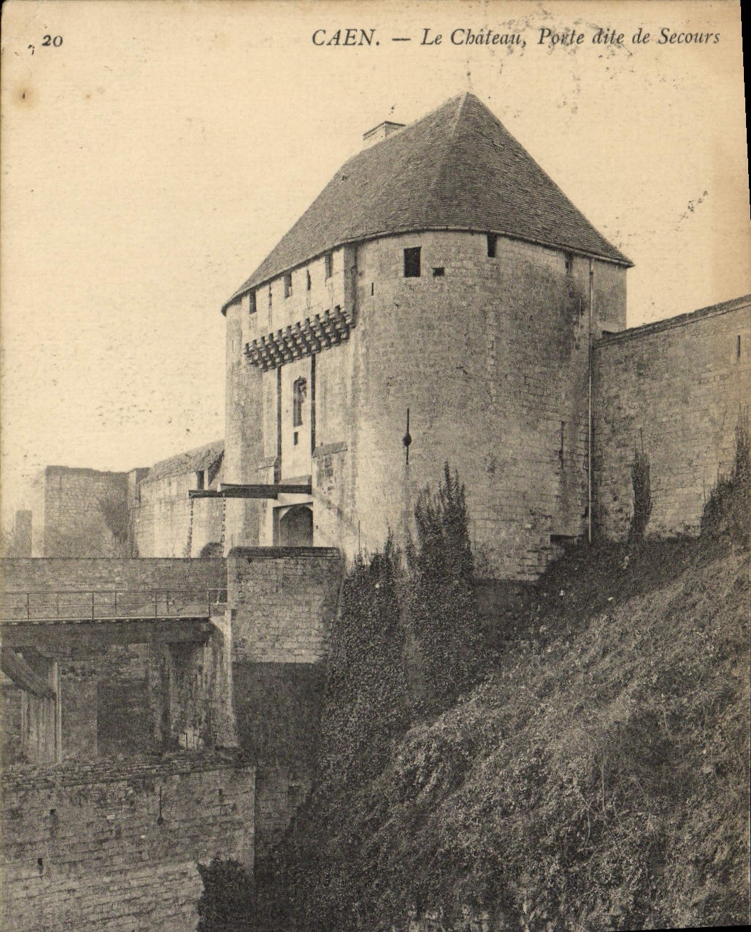 CPA Caen Le Chateau Porte dite de Secours