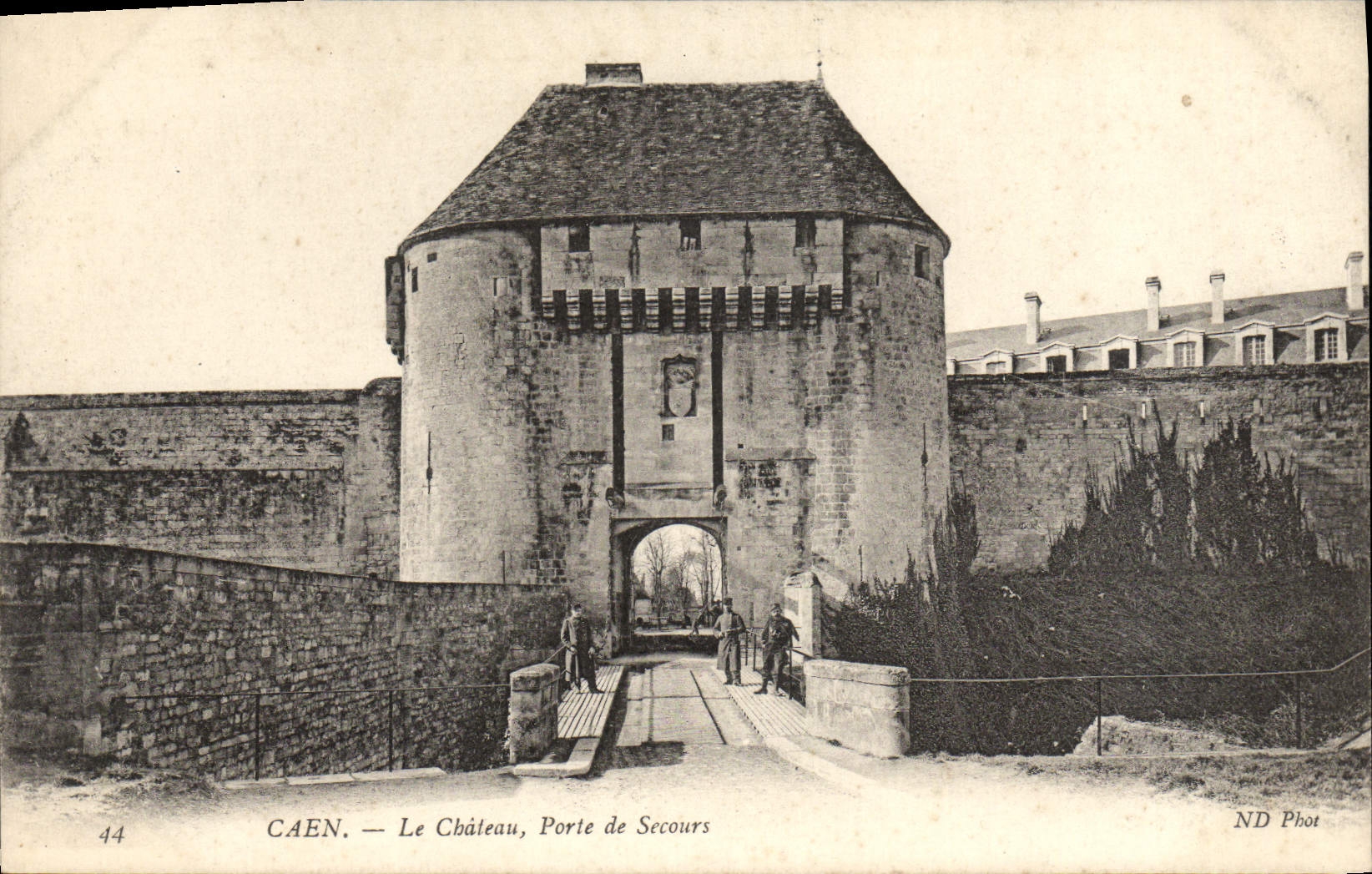 CPA Caen Le Chateau Porte de Secours 