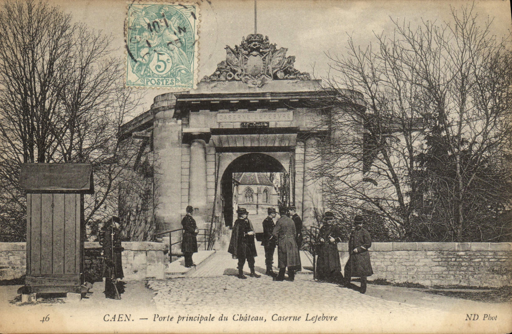 CPA Caen Porte principlae du Chateau Caserne Lefebvre Soldats Militaria