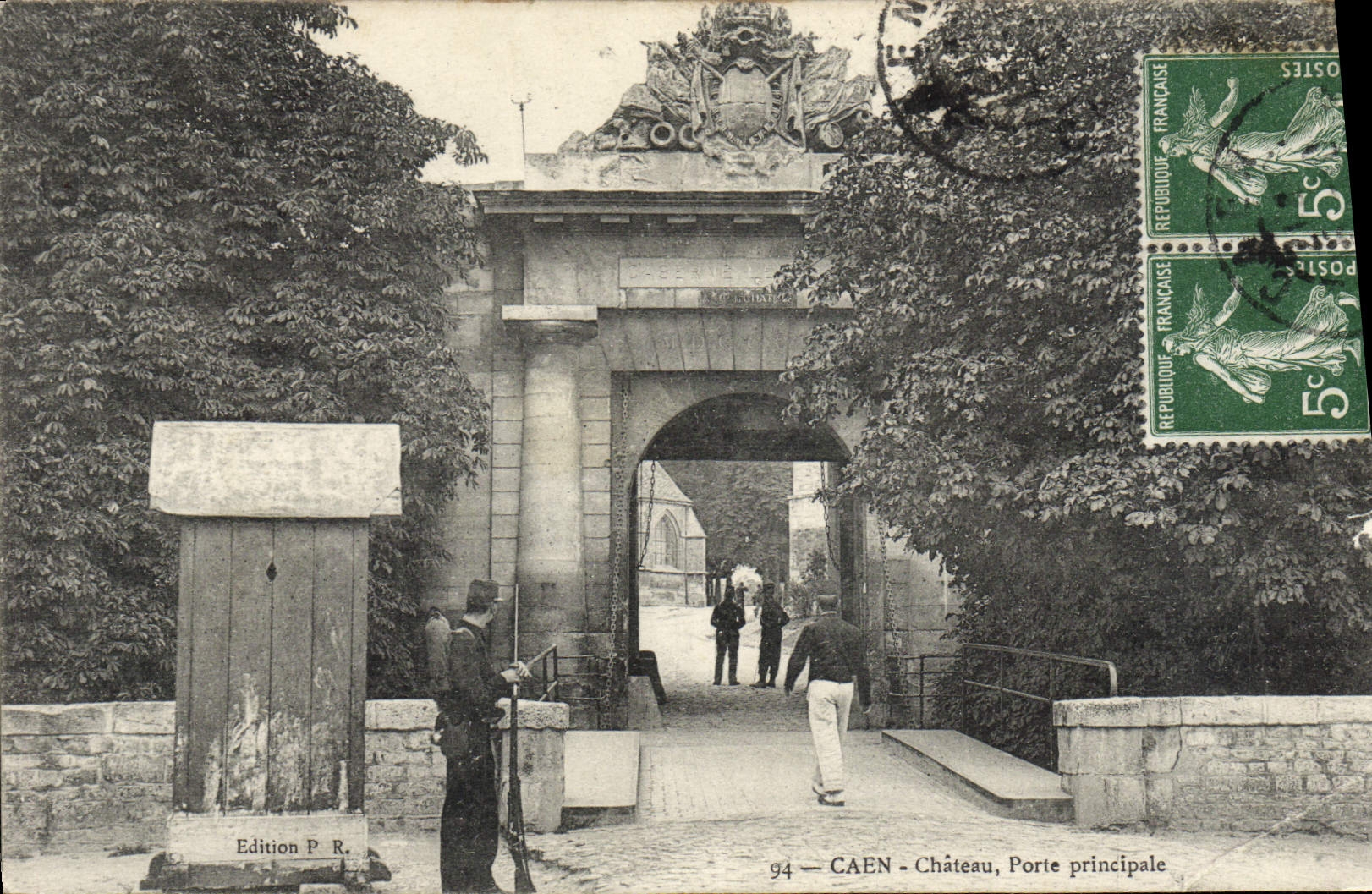 CPA Caen Chateau Porte principale Militaria Soldat 