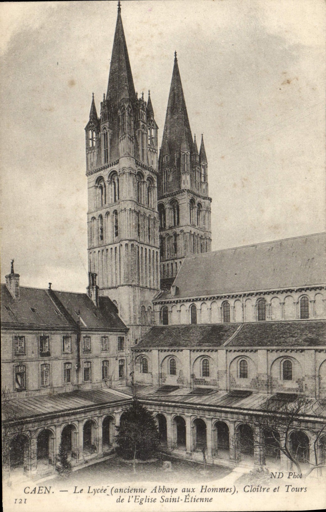 CPA Caen Le Lycee Cloitre et Tours de l'Eglise Saint Etienne