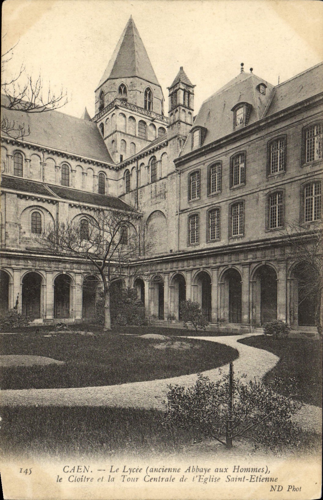 CPA Caen Le Lycee la Cloitre et Tours de l'Eglise Saint Etienne