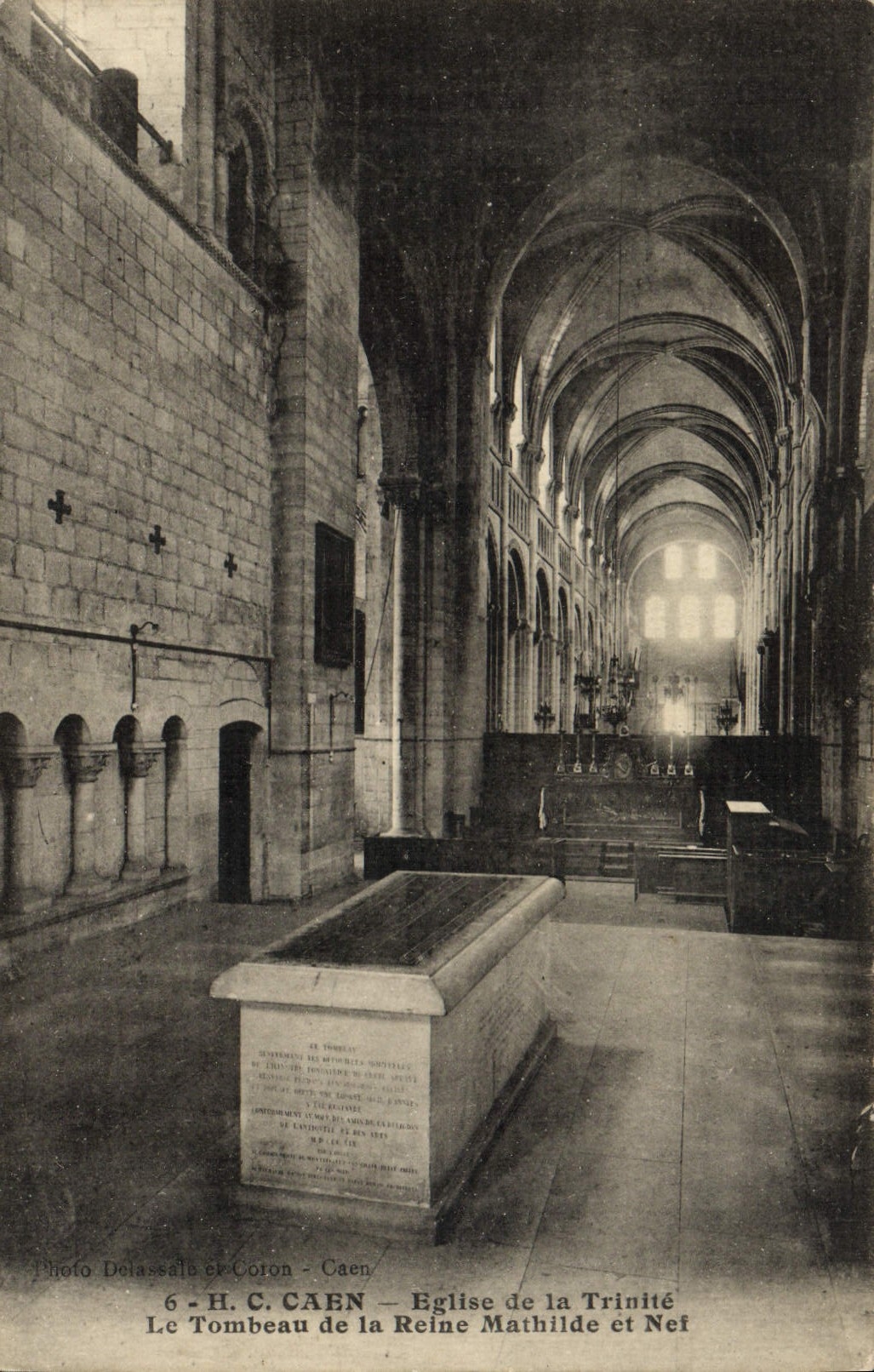 CPA Caen Eglise de la Trinite Le Tombeau de la Reine Mathilde et Nef 