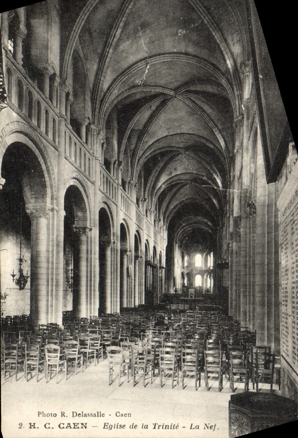 CPA Caen Eglise de la Trinite La Nef 