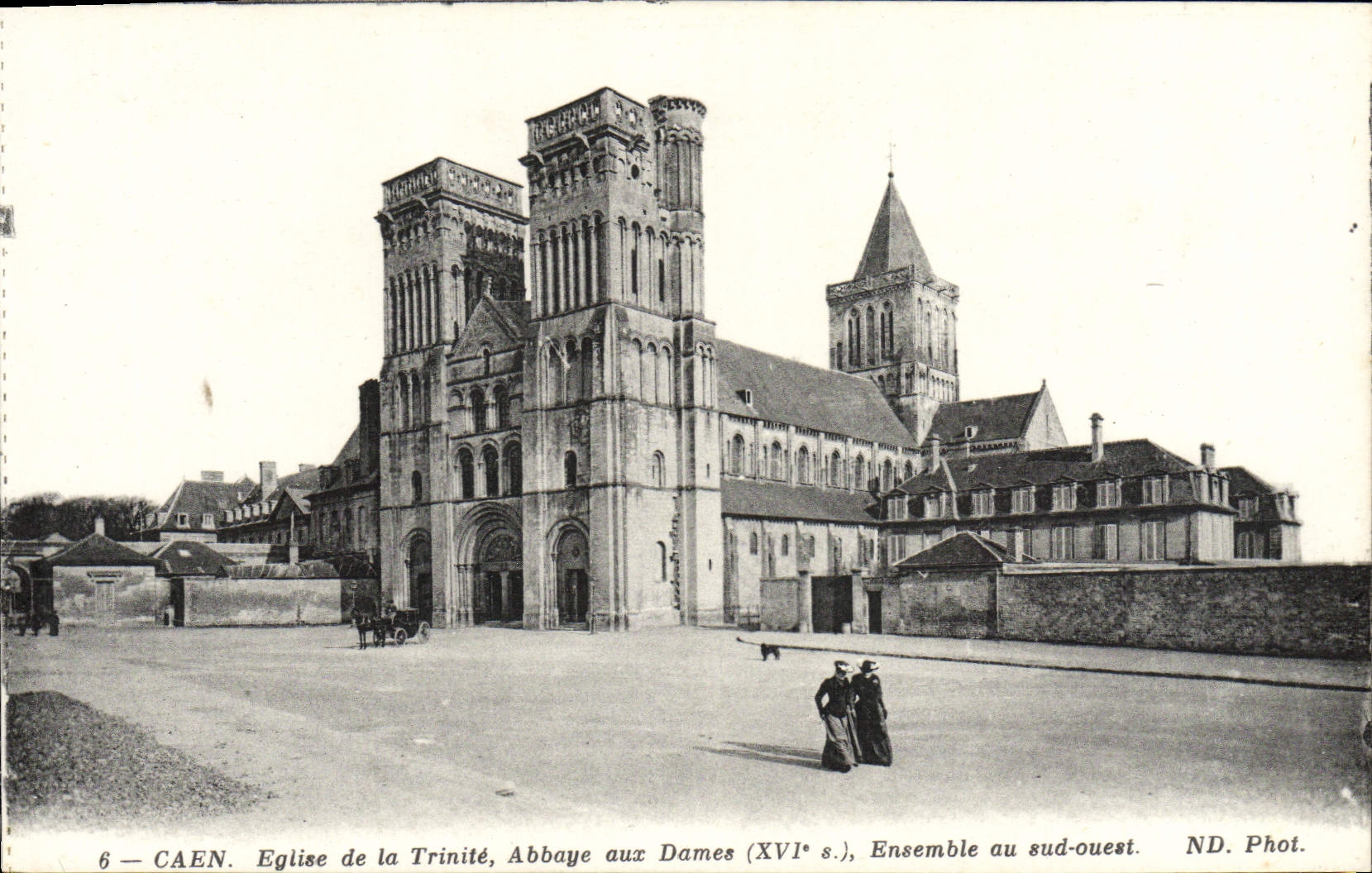 CPA Caen Eglise de la Trinite Abbaye aux Dames Ensemble au sud Ouest 