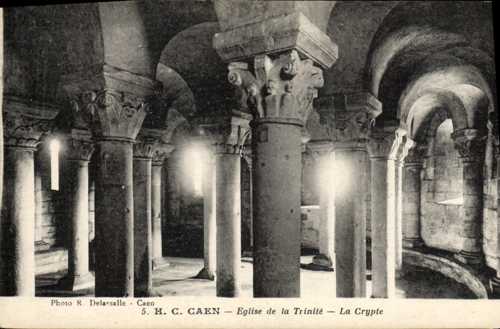 CPA Caen Eglise de la Trinite La Crypte 