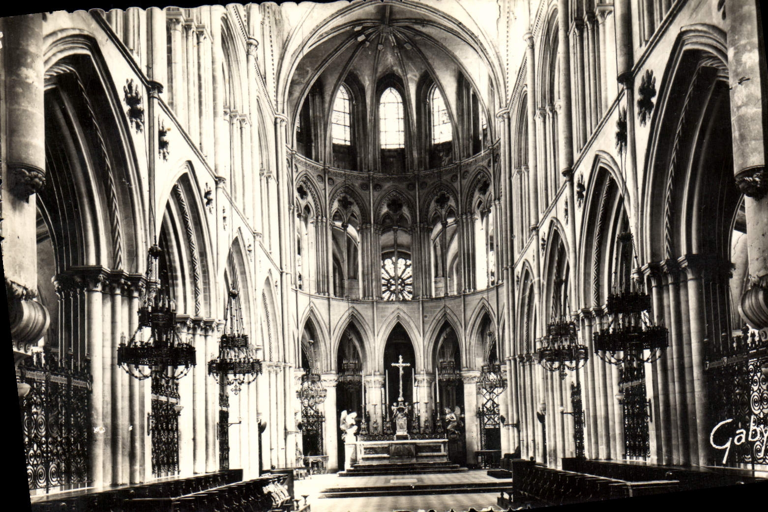 CPA Caen Choeur et sanctuaire de l'abbaye aux hommes