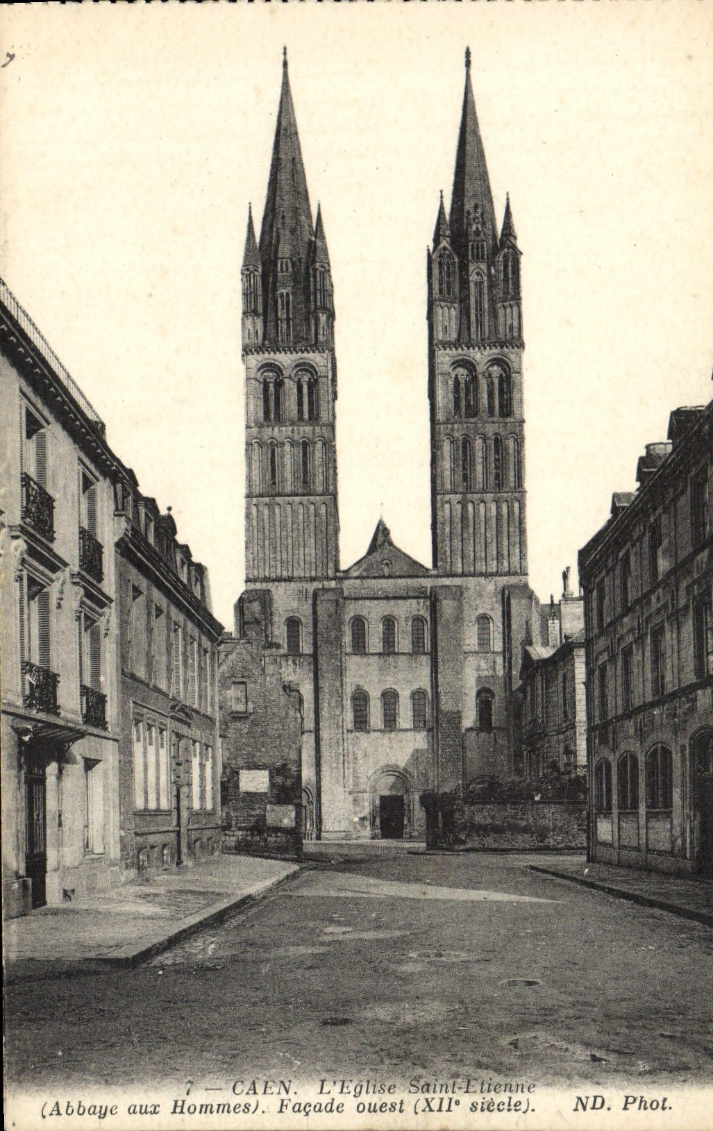 CPA Caen Nef de l'eglise saint etienne abbaye aux hommes