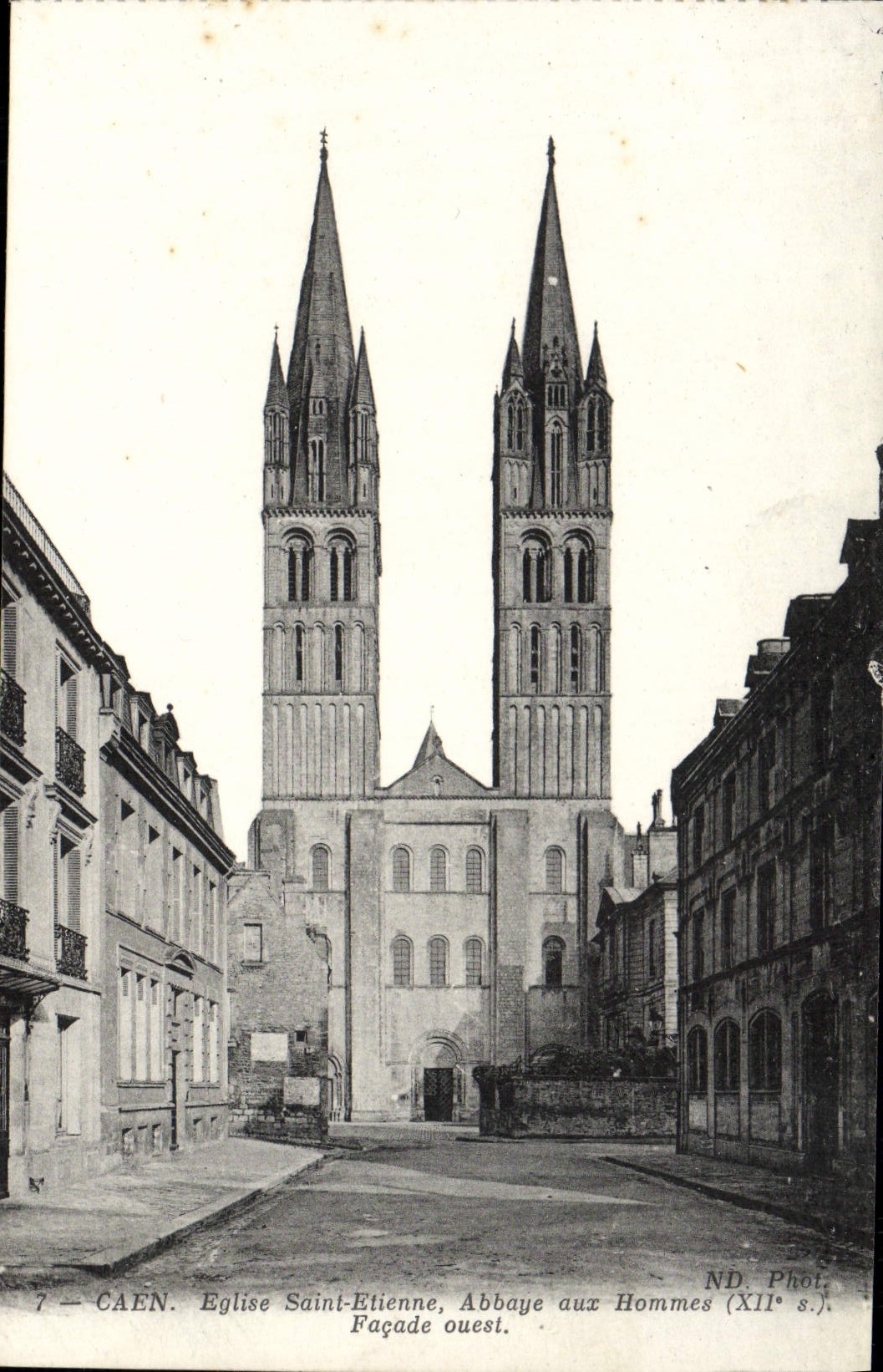 CPA Caen Nef de l'eglise saint etienne abbaye aux hommes
