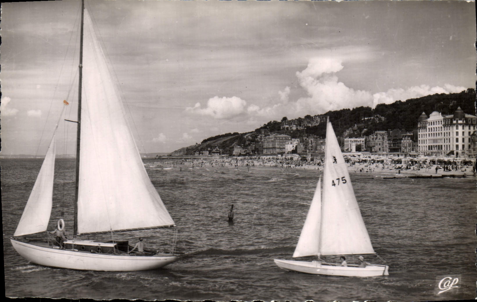 VINTAGE POSTCARD Deauville the queen of the beaches yachts and the beach Boats
