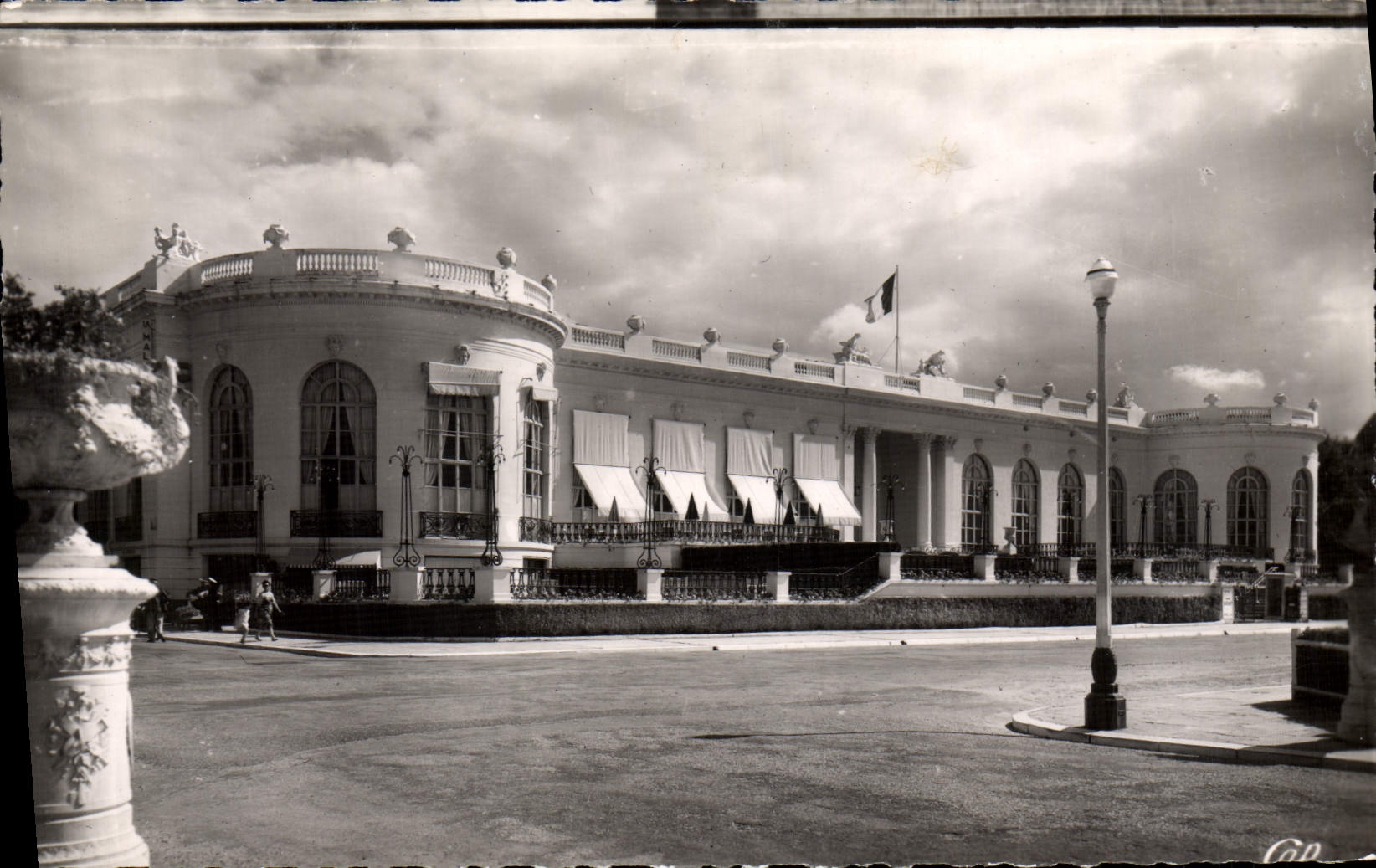 CPA Deauville La Plage fleurie le casino