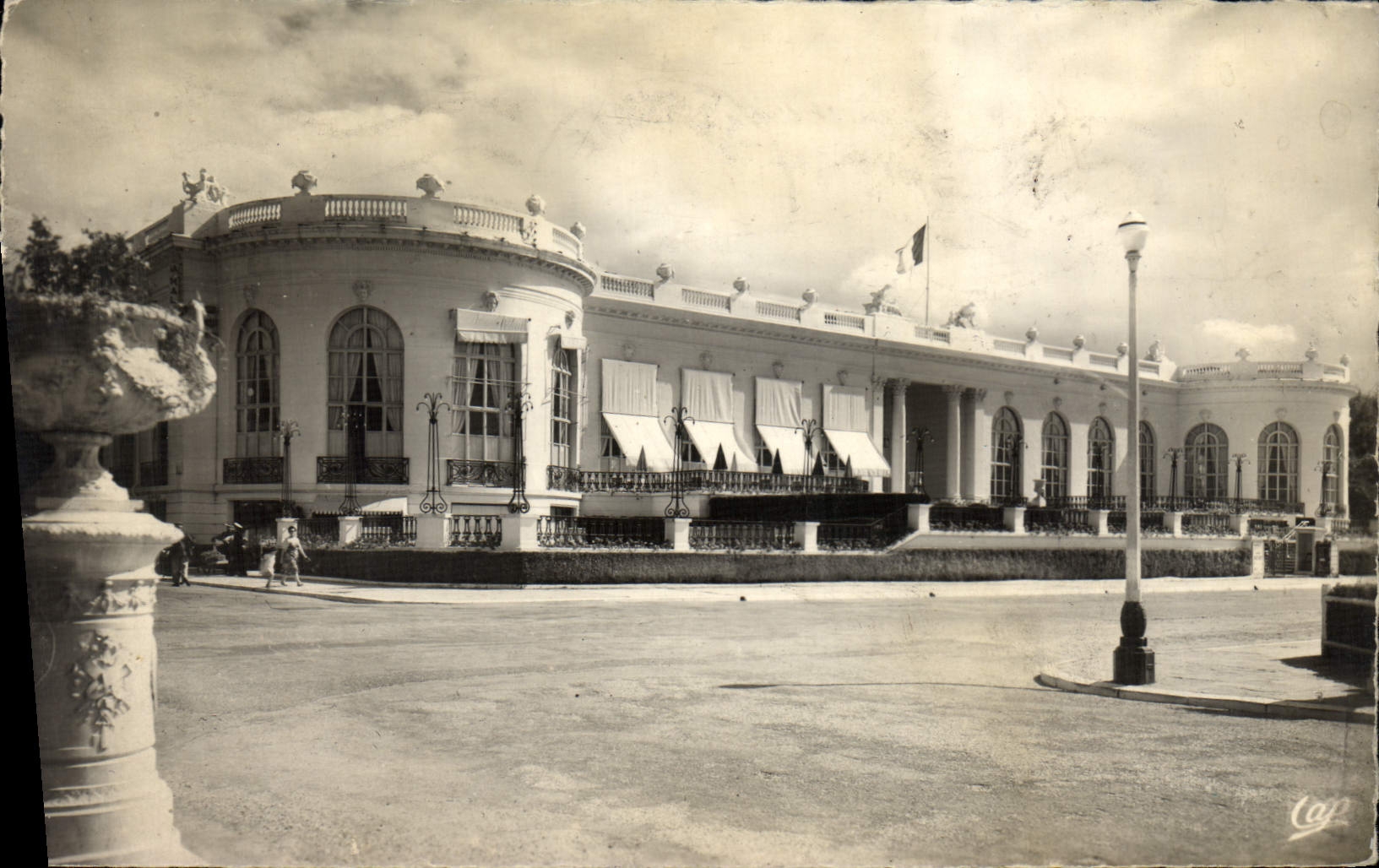 CPA Deauville Plage fleurie le casino
