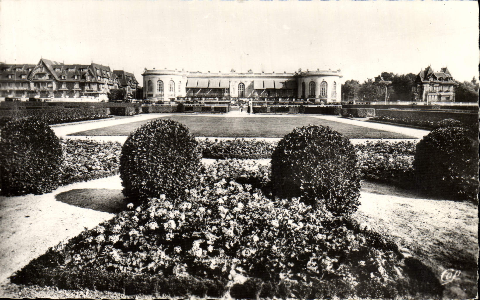 VINTAGE POSTCARD Deauville flowered Beach the casino and gardens