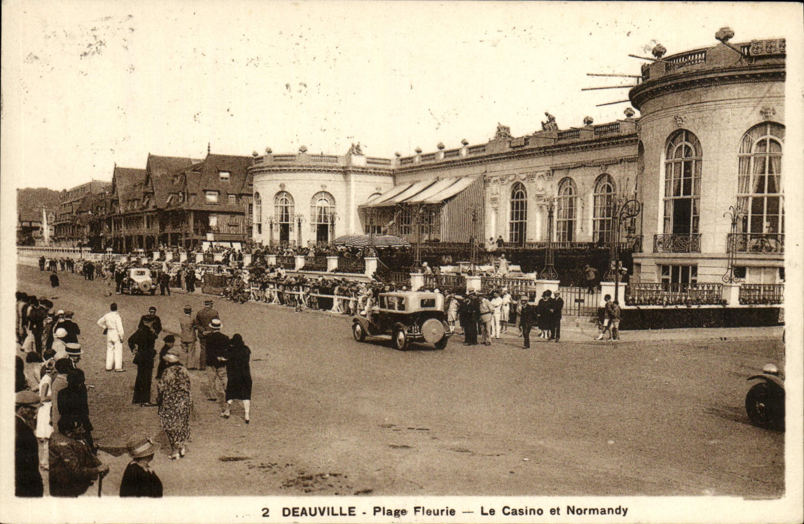 CPA Deauville plage fleurie le casino et normandy