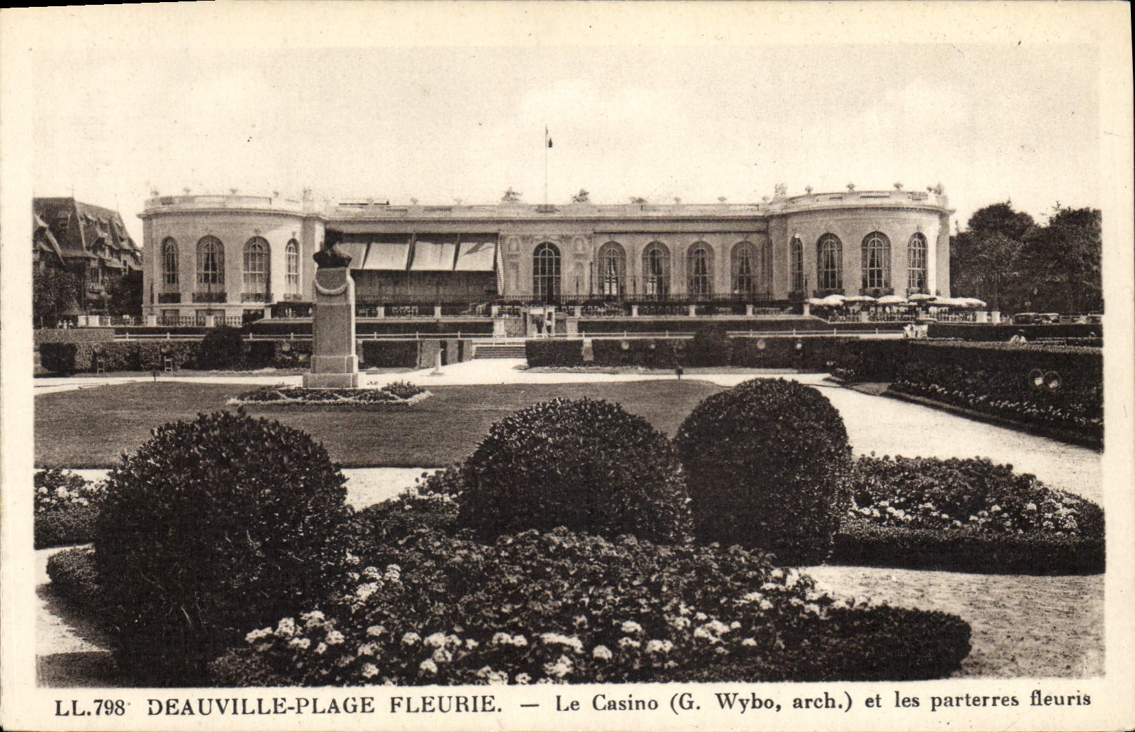 VINTAGE POSTCARD Deauville Flowered Beach the flowered casino and floors