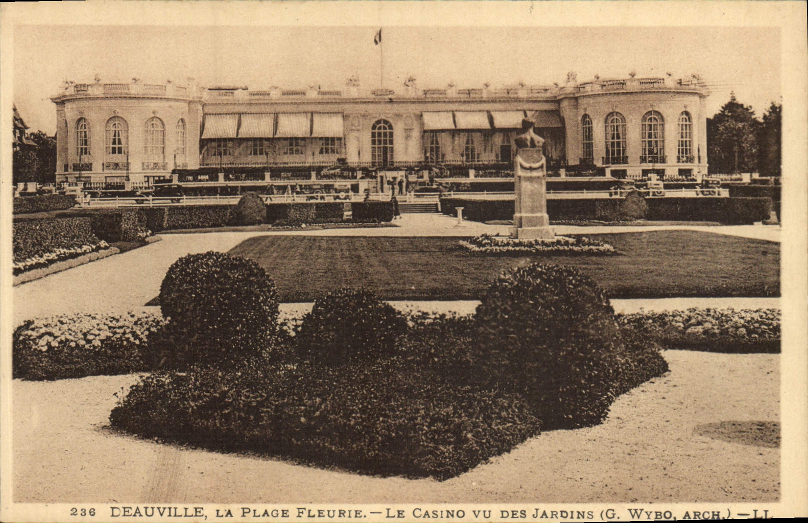 CPA Deauville La plage fleurie le casino vu des jardins