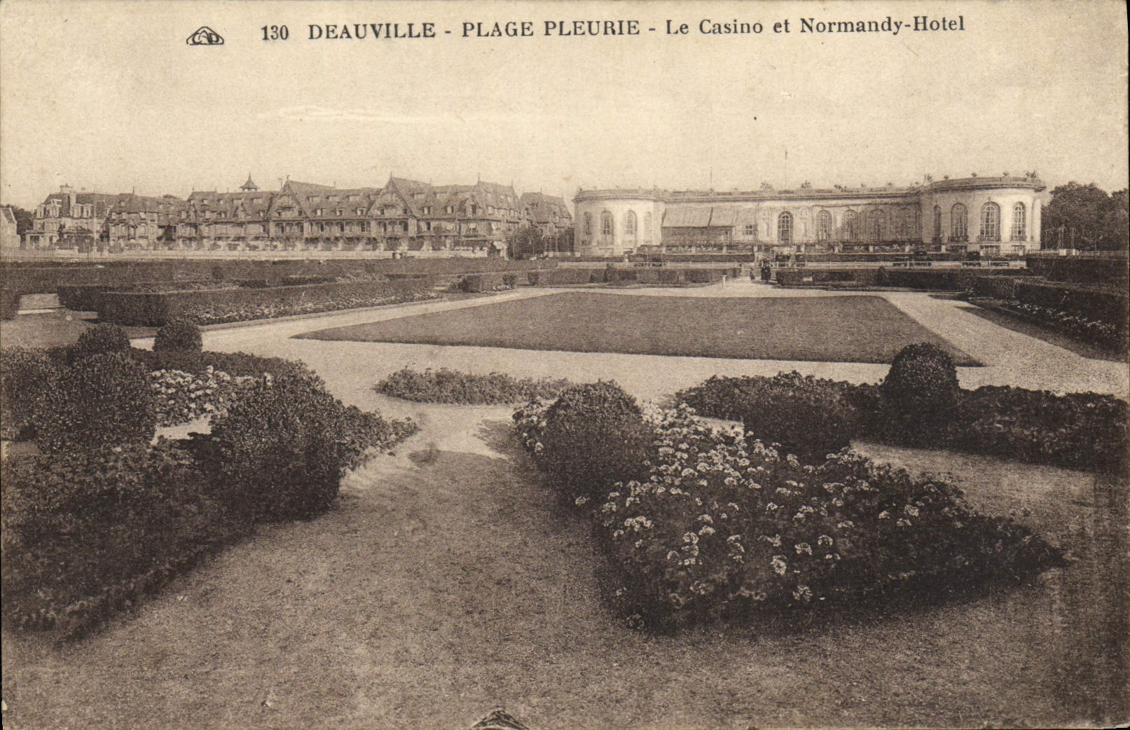 CPA Deauville plage fleurie le casino et normandy hotel
