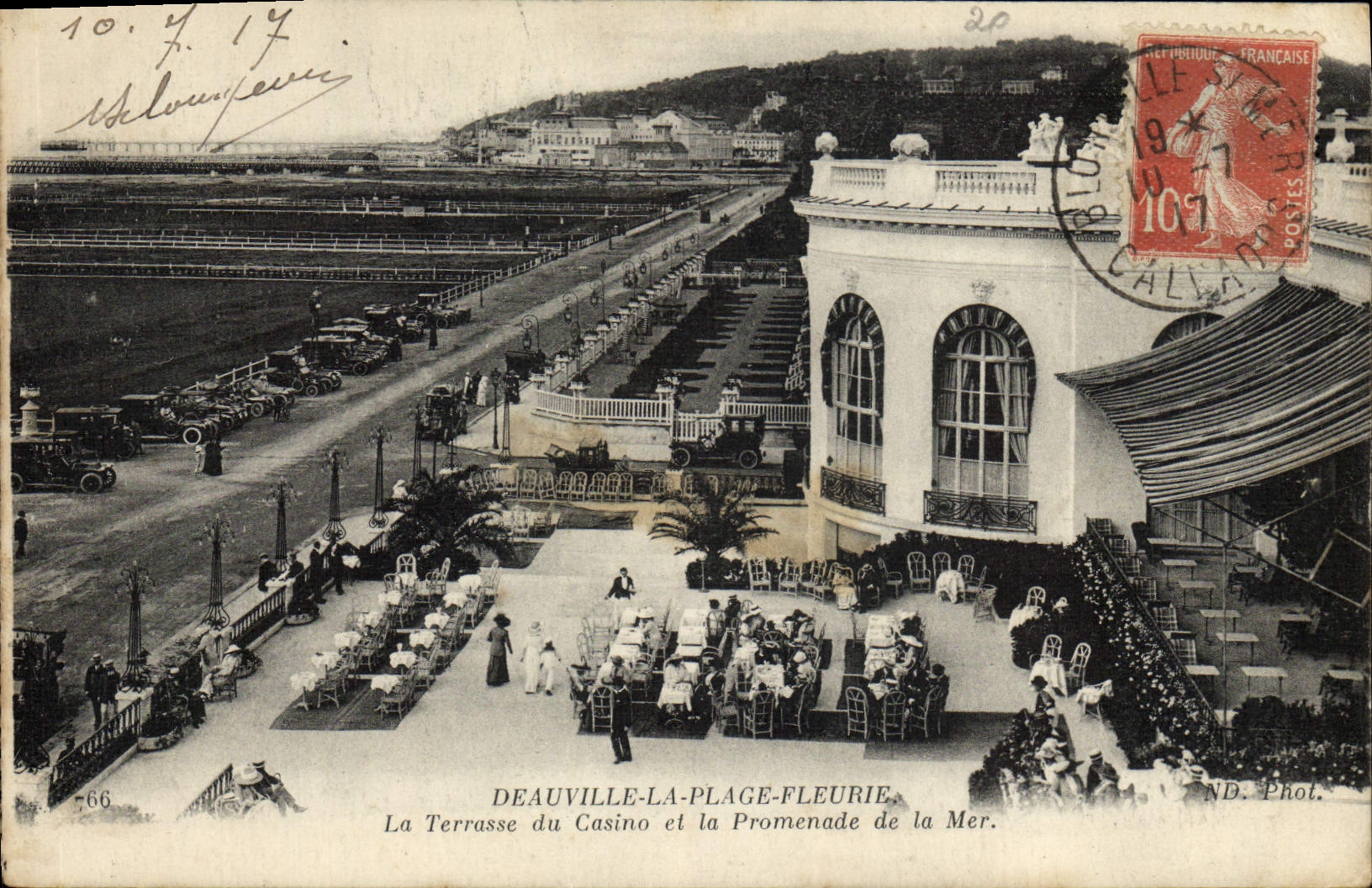 CPA Deauville la plage fleurie la terrasse du casino et la promenade de la mer