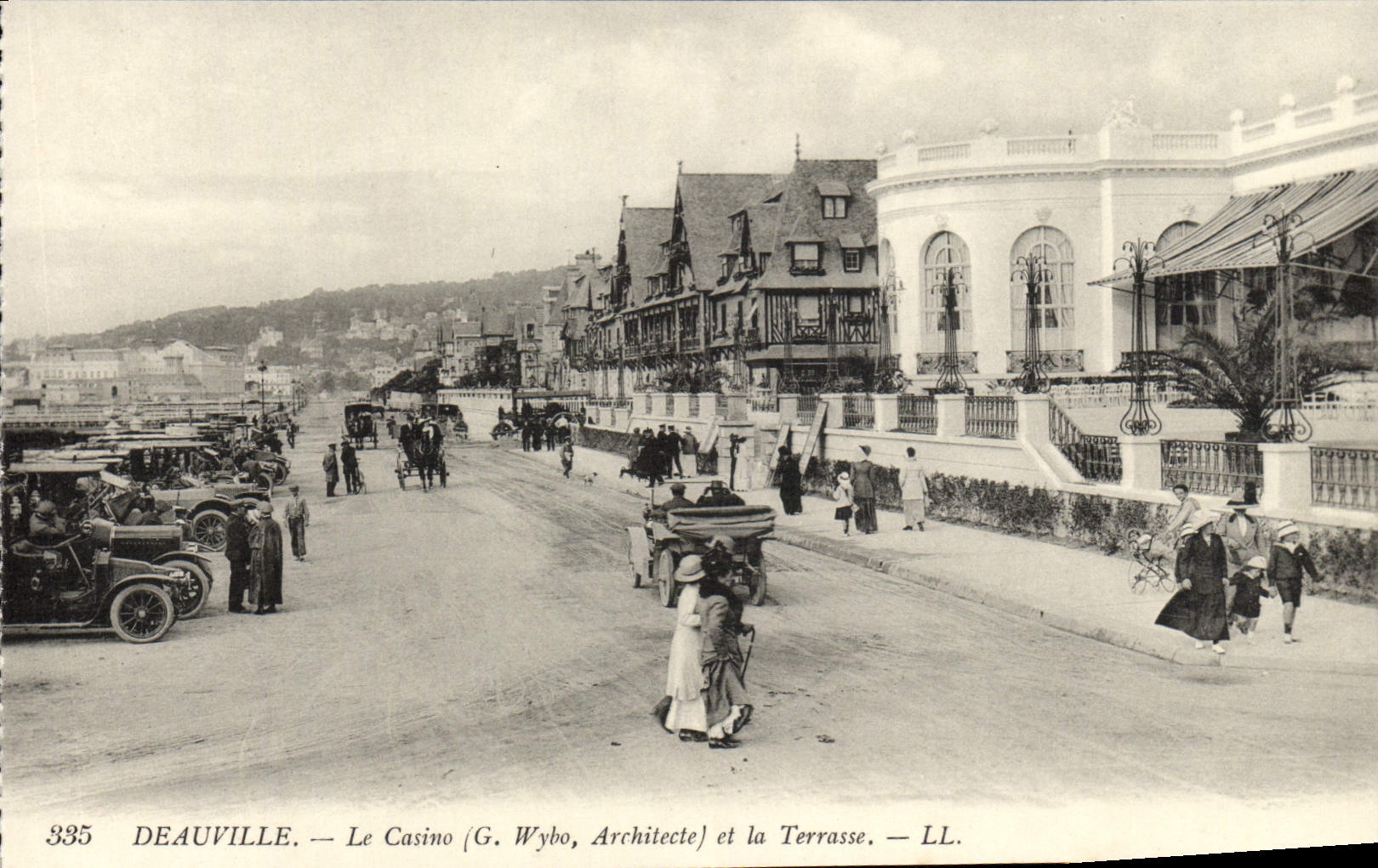 VINTAGE POSTCARD Deauville the casino and the terrace