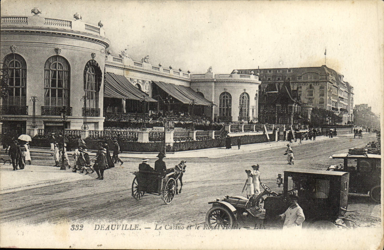 VINTAGE POSTCARD Deauville the casino and the royal hotel