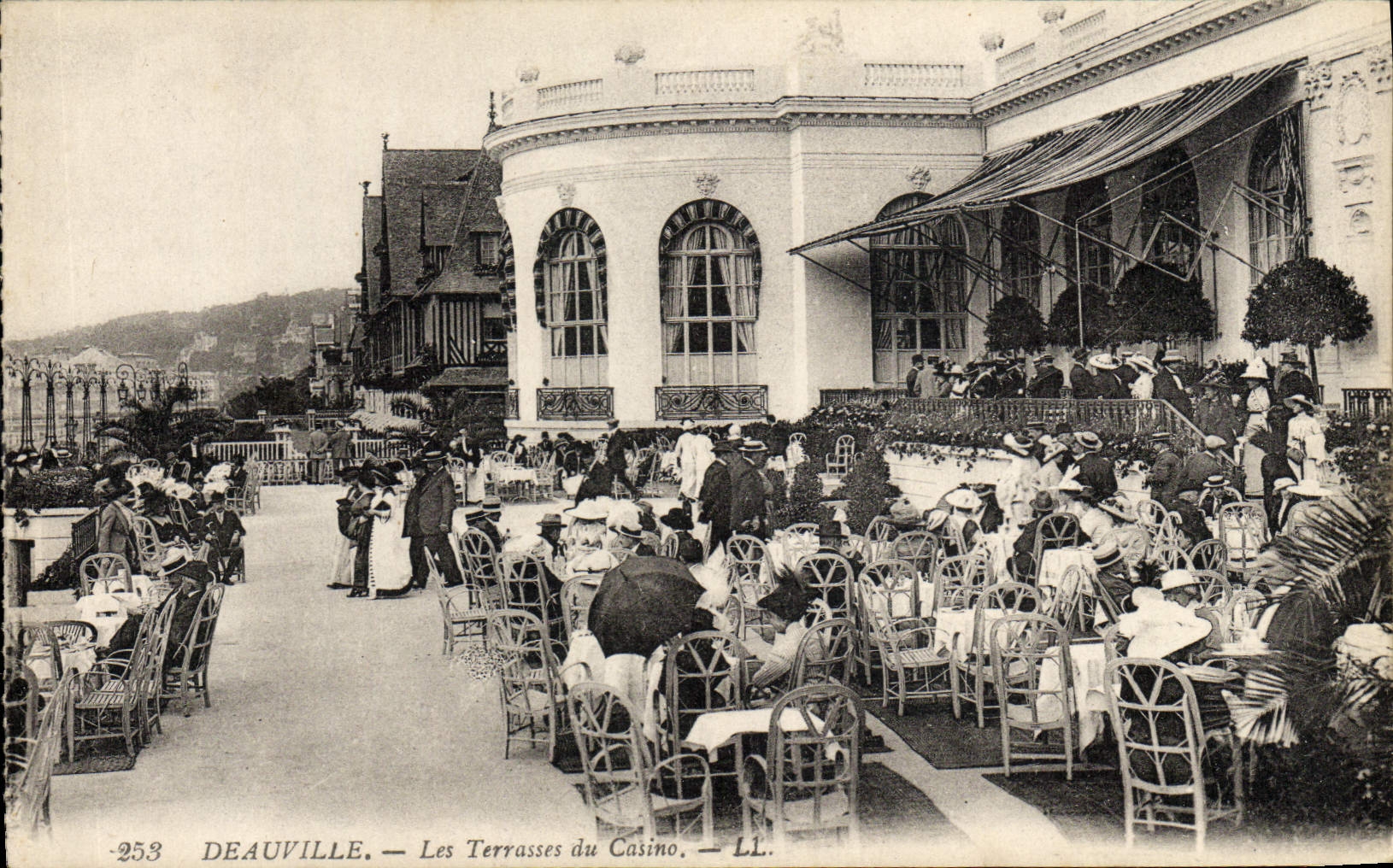 CPA Deauville Les terrasses du jardins
