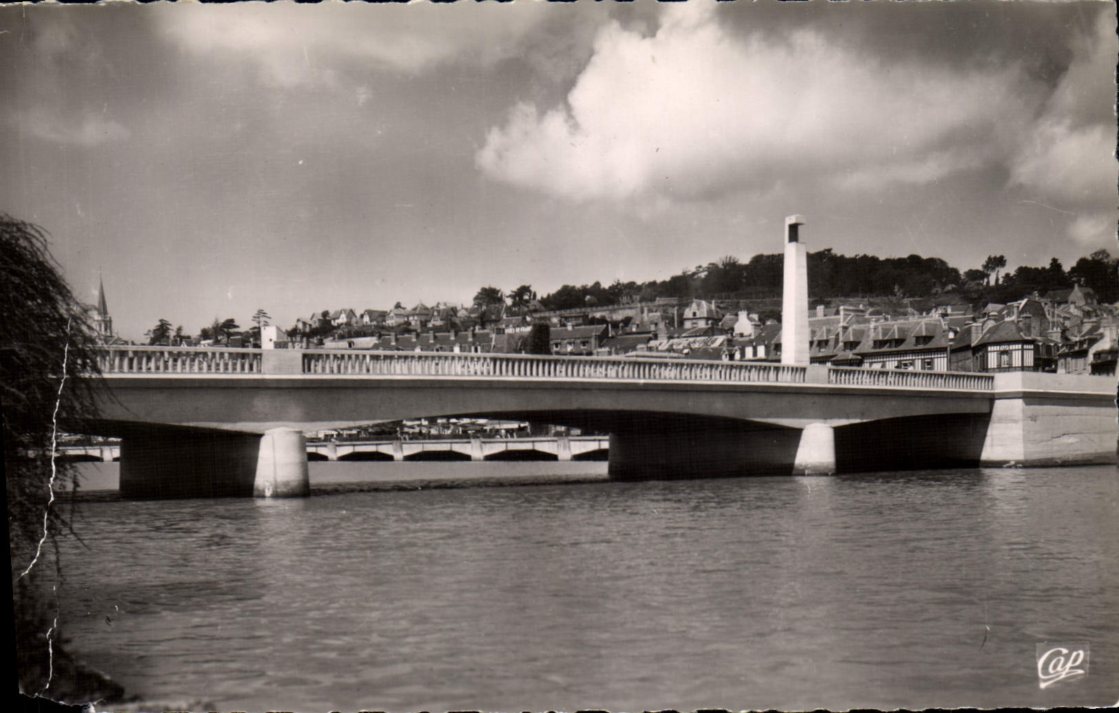 CPM Deauville trouville le nouveau pont