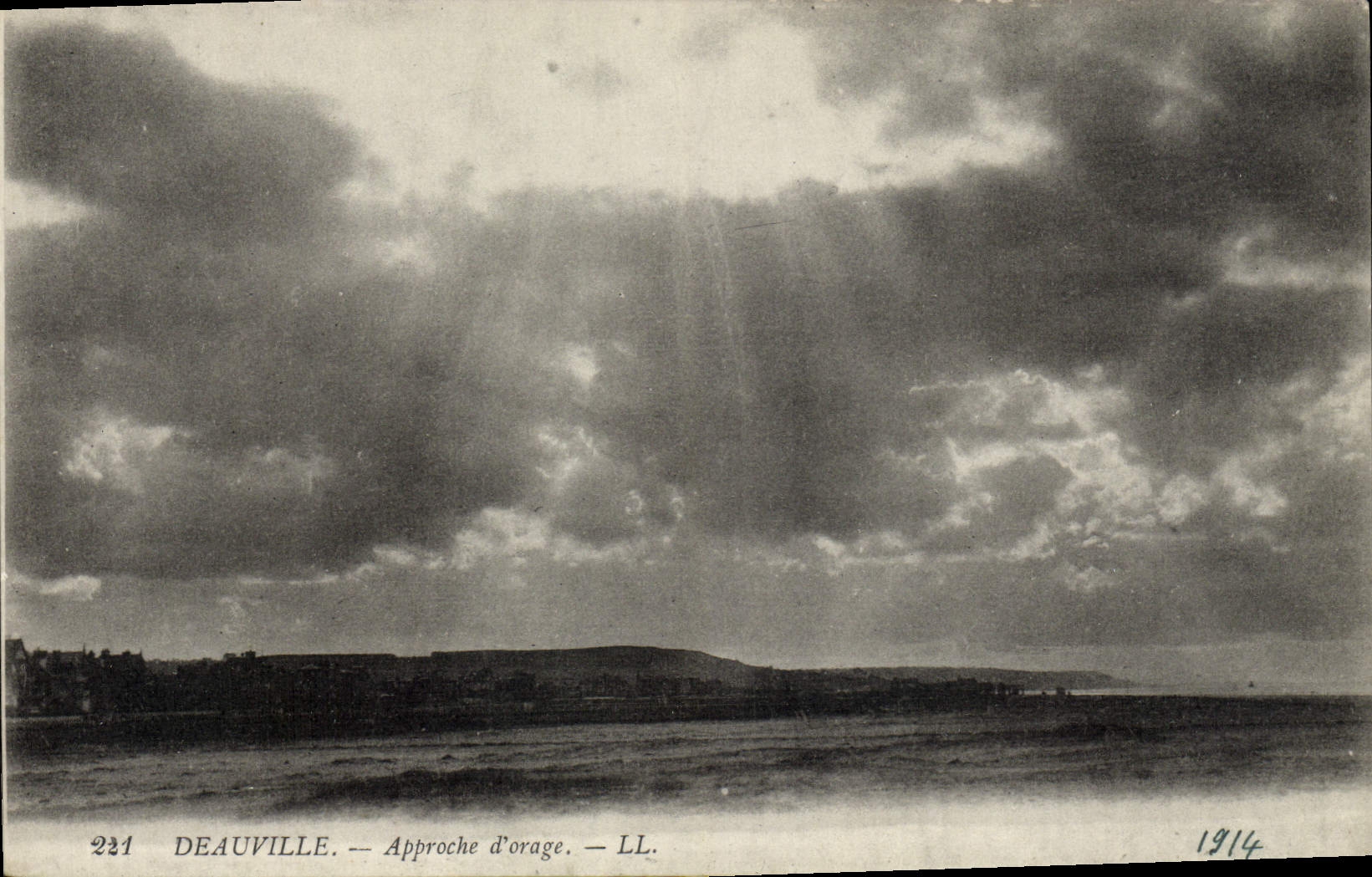 CPA Deauville approche d'orage
