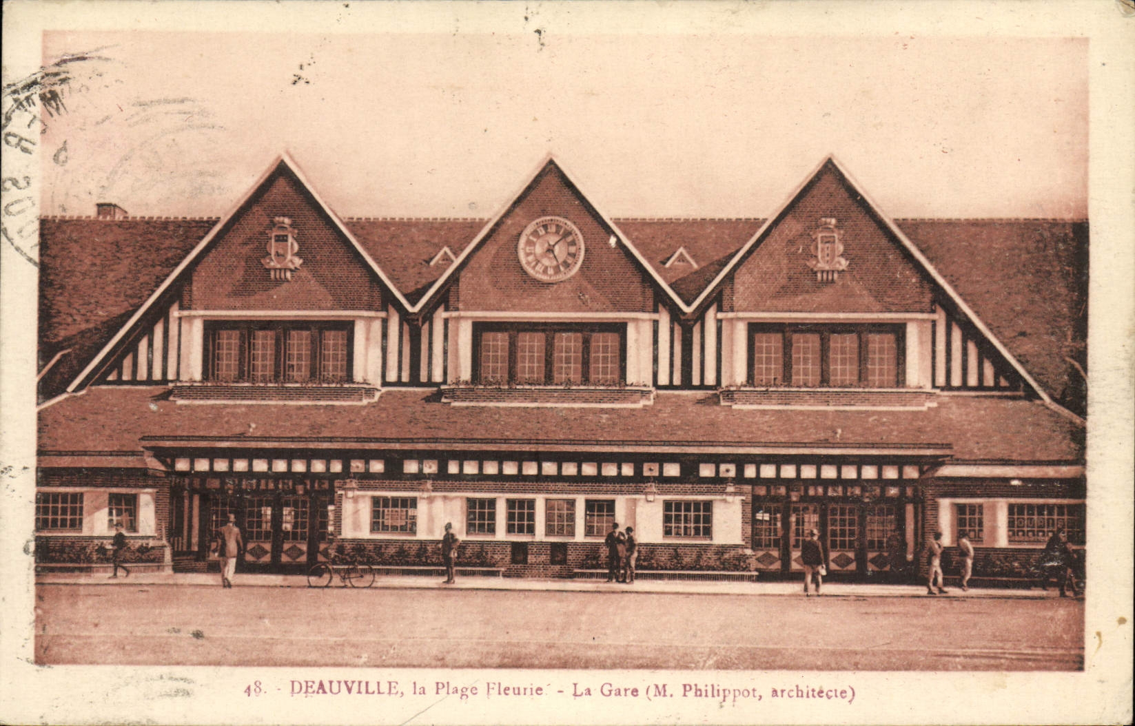 CPA Deauville La plage fleurie la gare