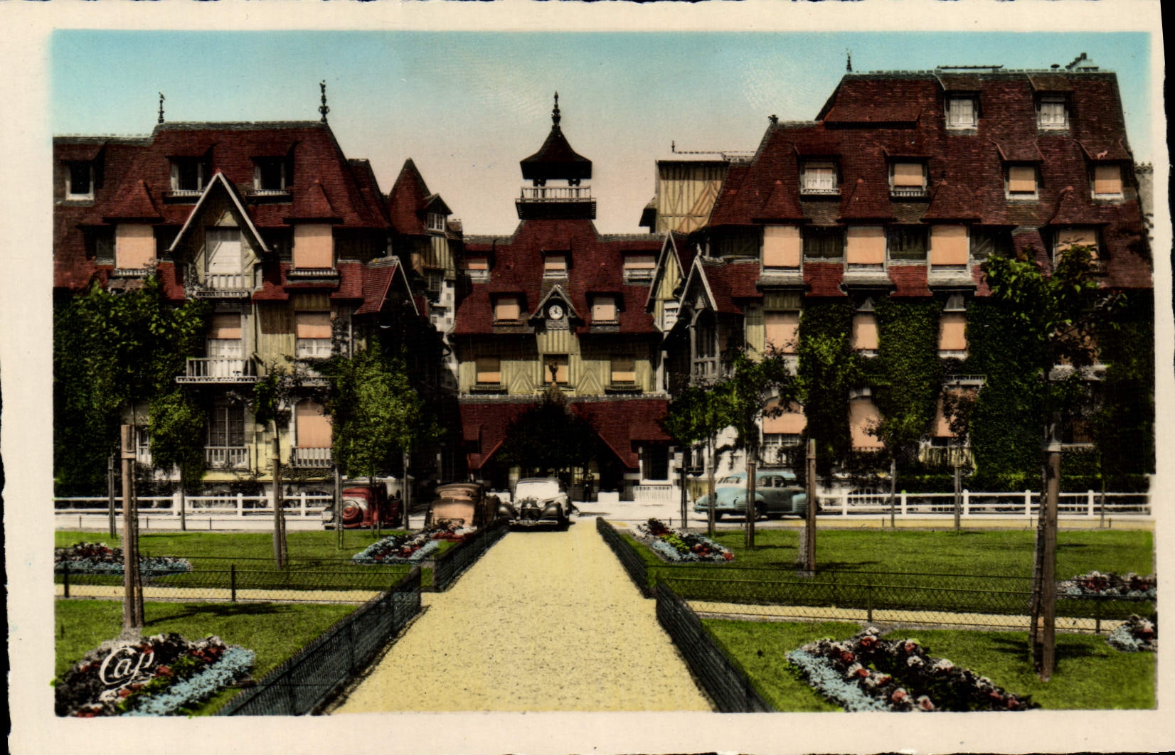 CPA Deauville plage fleurie le normandy hotel