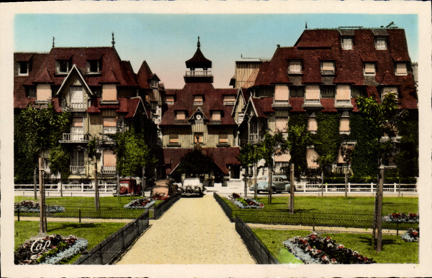 CPA Deauville plage fleurie le normandy hotel