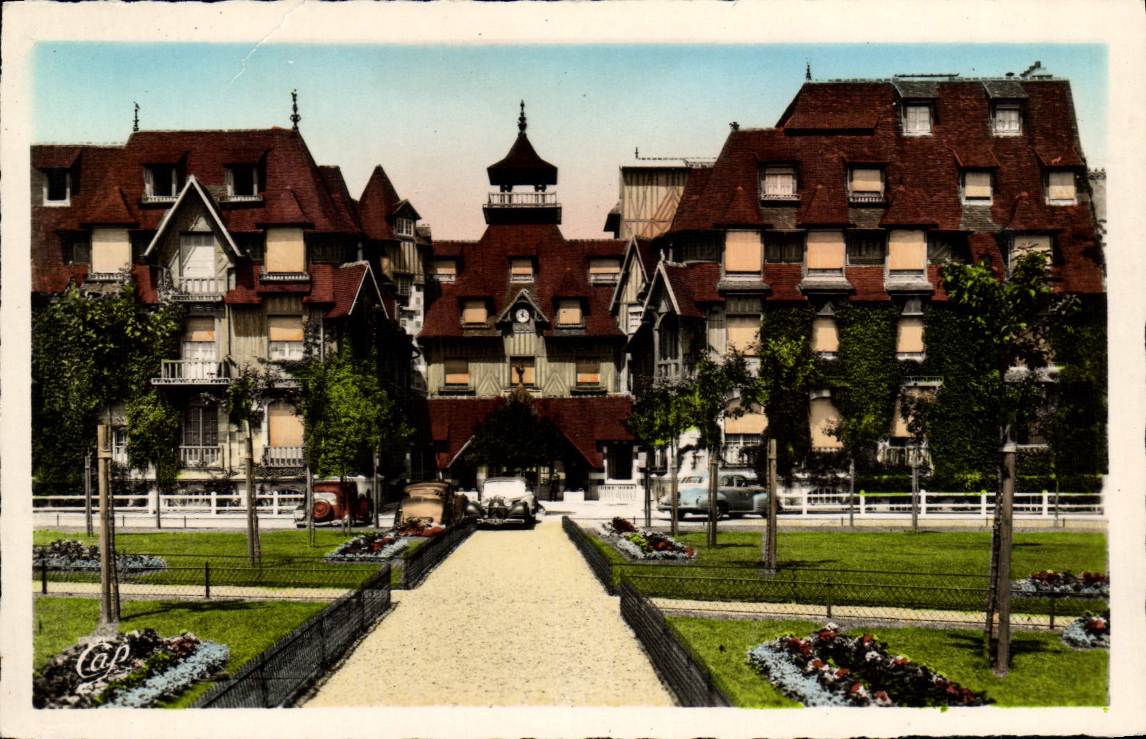 CPA Deauville plage fleurie le normandy hotel