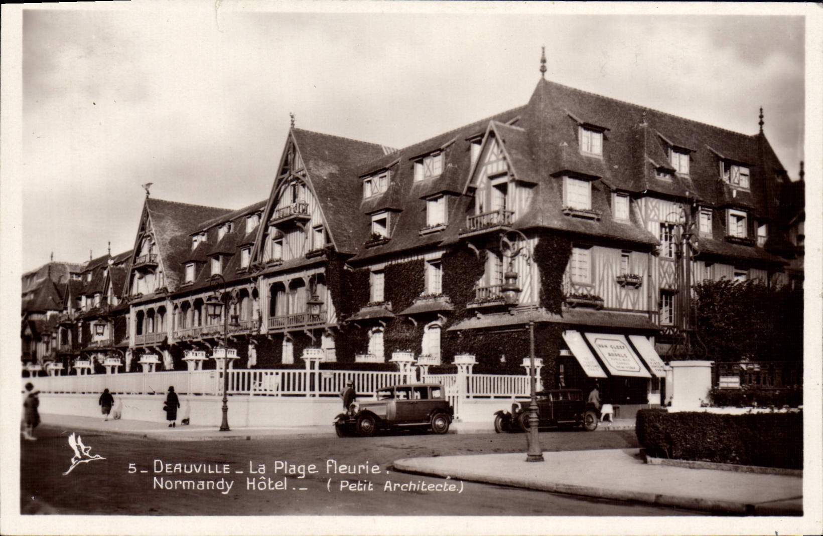 CPA Deauville La plage fleurie normandy hotel