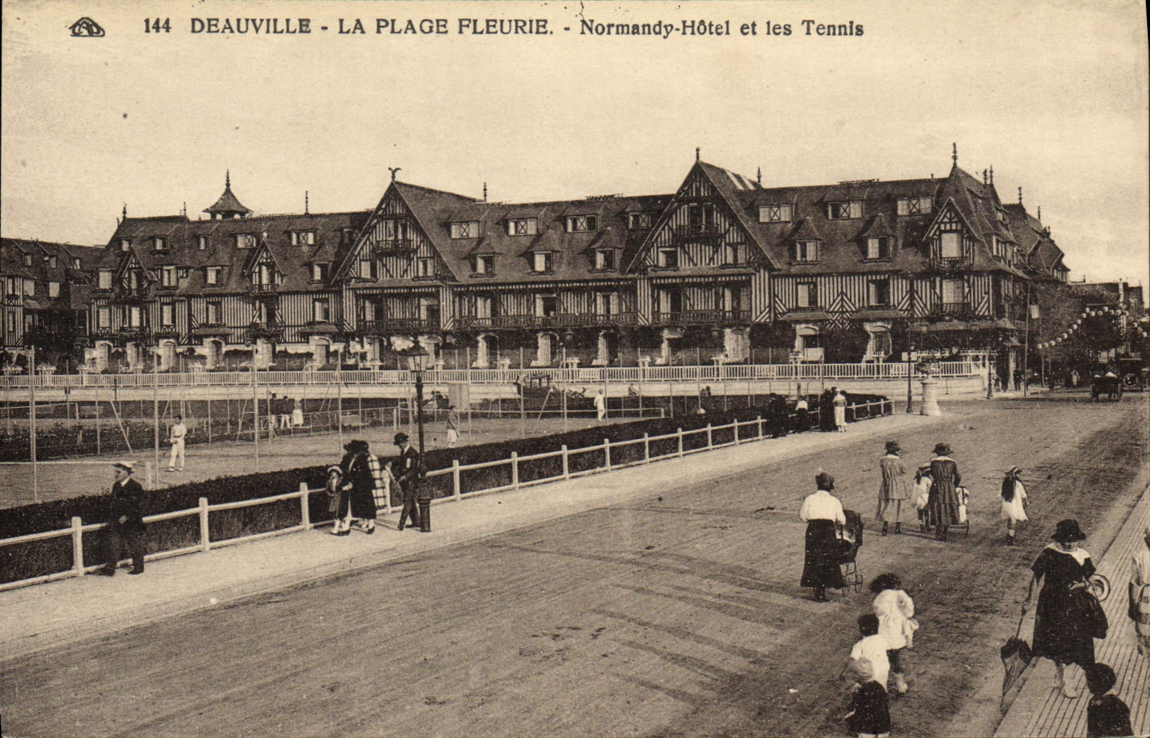 CPA Deauville la plage fleurie normandy hotel et les tennis