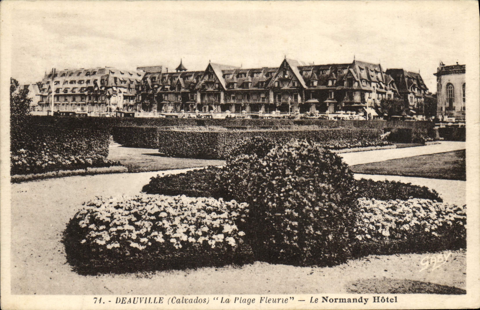 CPA Deauville la plage fleurie le normandy hotel